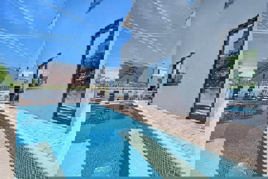 Villa di lusso con piscina riscaldata e vista mare