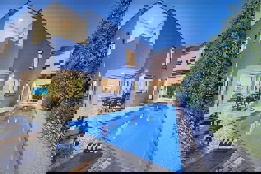 Villa di lusso con piscina riscaldata e vista mare