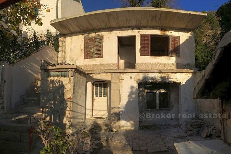 Casa bifamiliare con vista sul mare aperto, in vendita