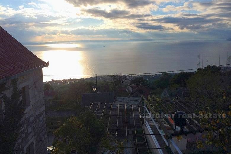 Casa bifamiliare con vista sul mare aperto, in vendita