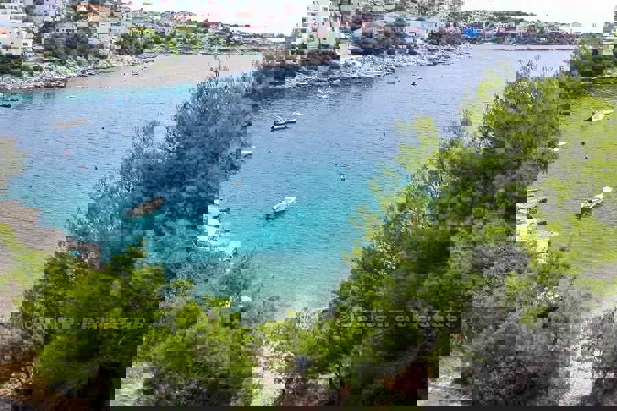Casa indipendente in riva al mare, in vendita