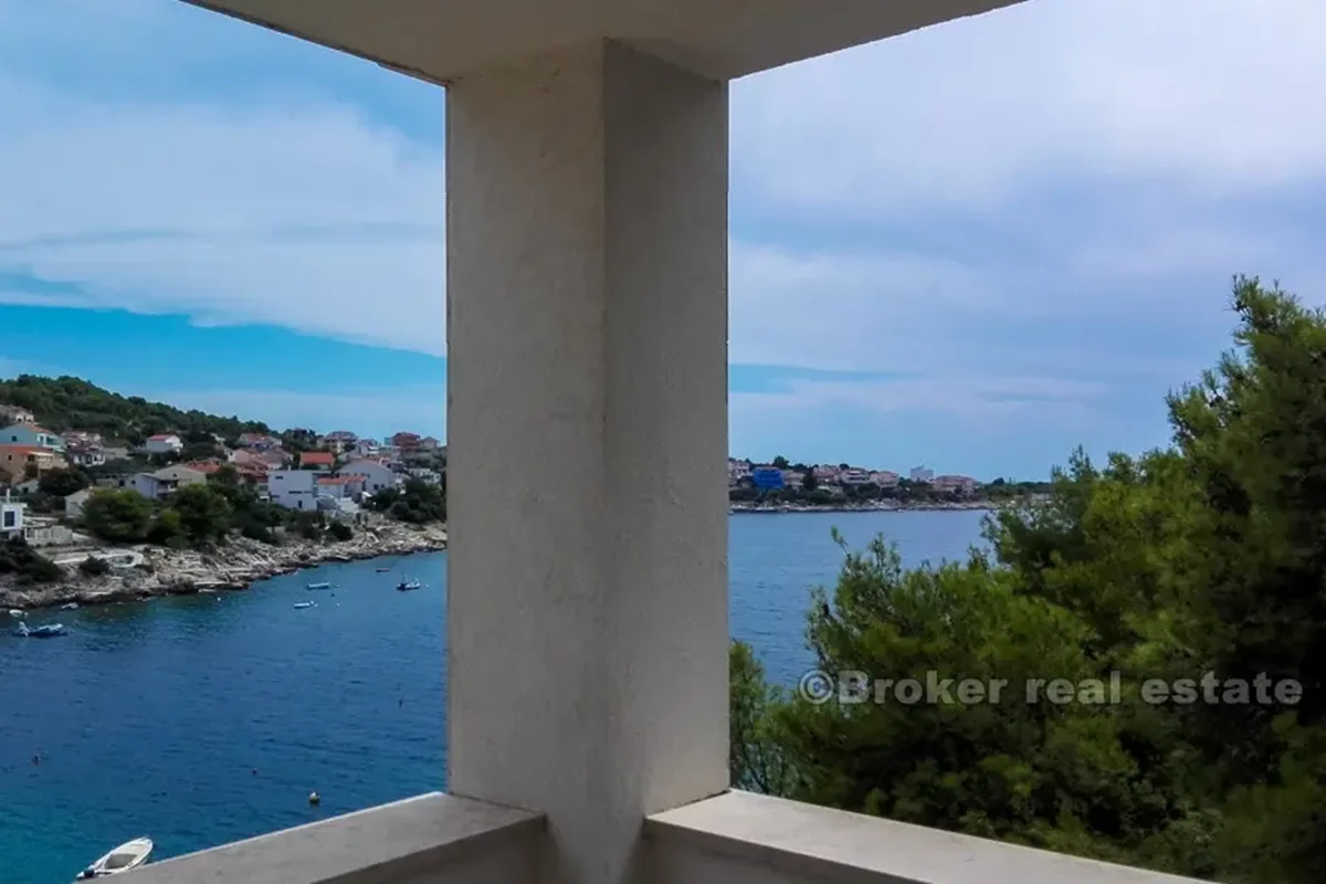 Casa indipendente in riva al mare, in vendita