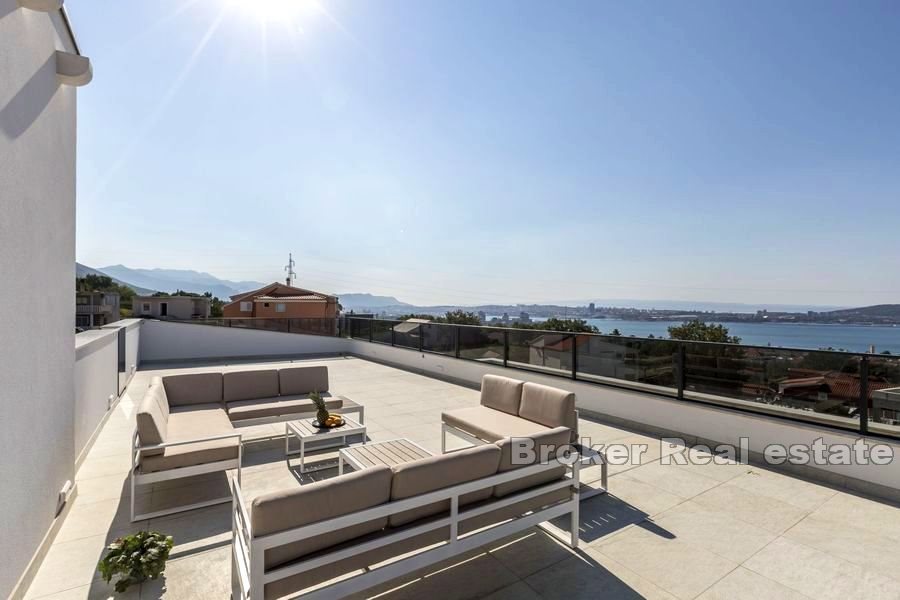 Villa con piscina e vista mare