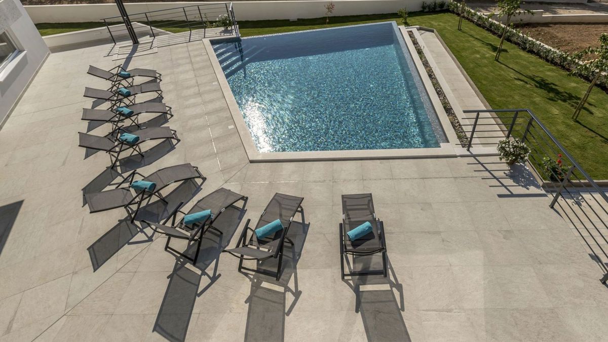 Villa con piscina e vista mare