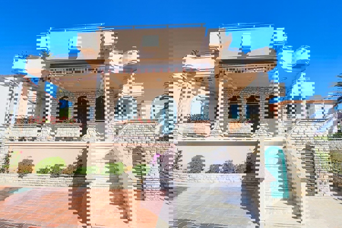 Villa prima fila mare