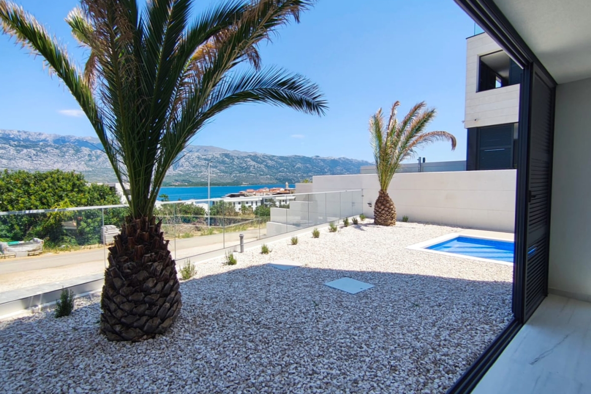 Appartamenti con piscina e vista mare