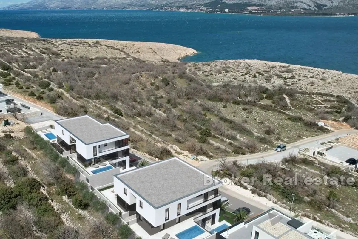 Appartamenti con piscina e vista mare