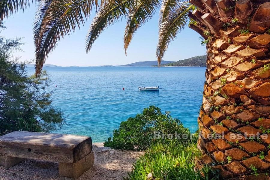 Palazzina con 2 piscine e vista mare