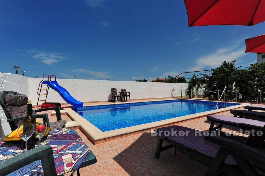 Casa con piscina e vista mare aperta