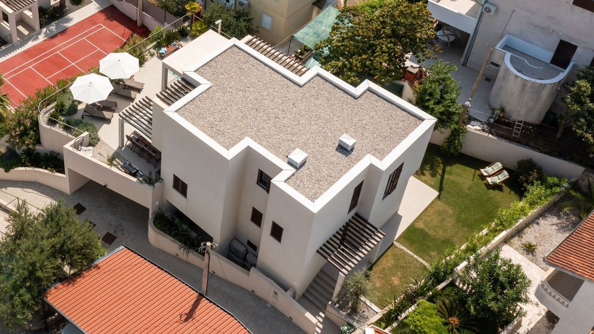 Villa con piscina vicino al mare