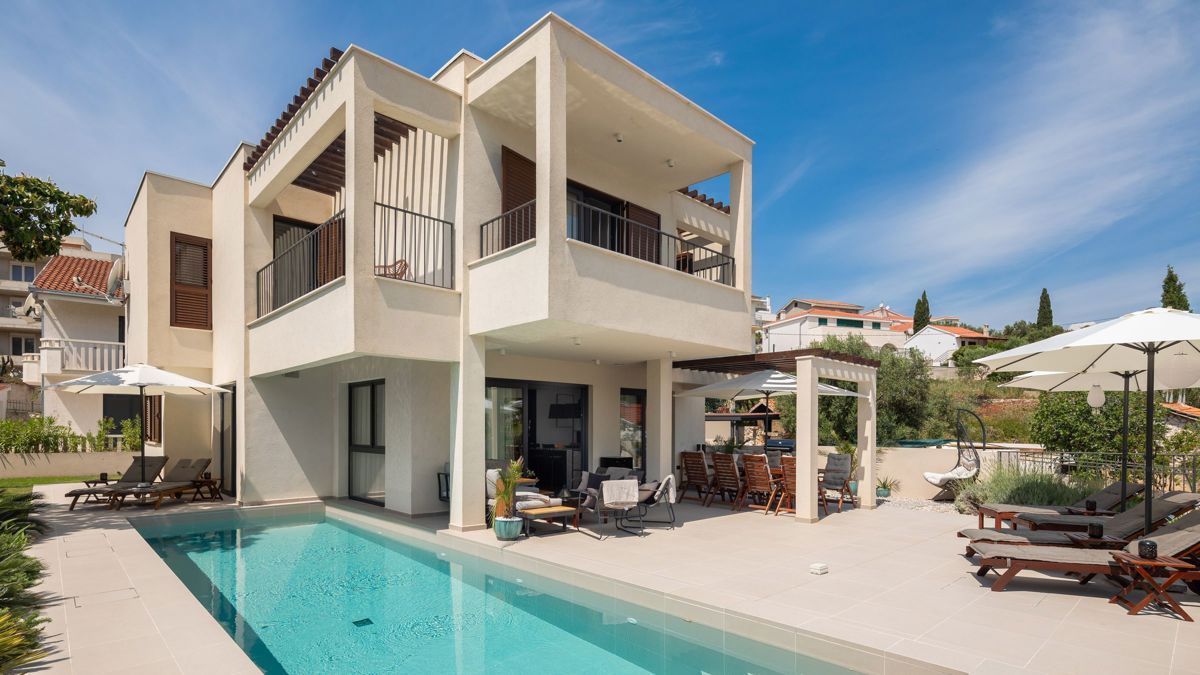 Villa con piscina vicino al mare