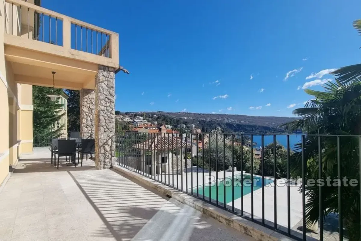 Villa ristrutturata con vista mare