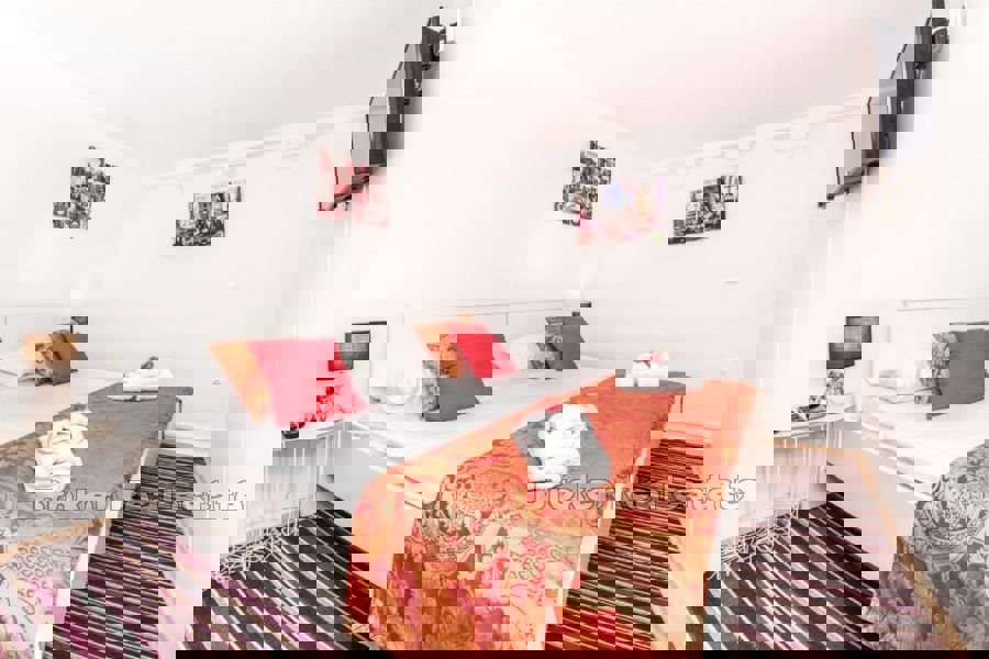 Quattro appartamenti con uffici, in centro