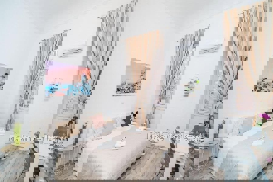 Quattro appartamenti con uffici, in centro