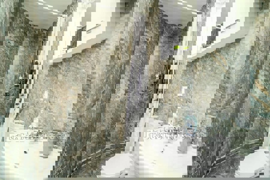 Quattro appartamenti con uffici, in centro