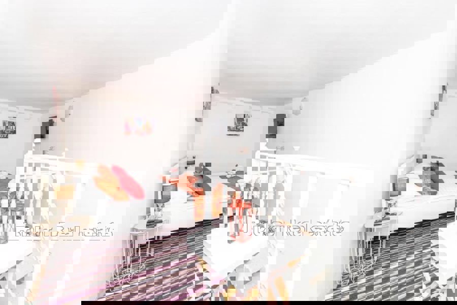 Quattro appartamenti con uffici, in centro