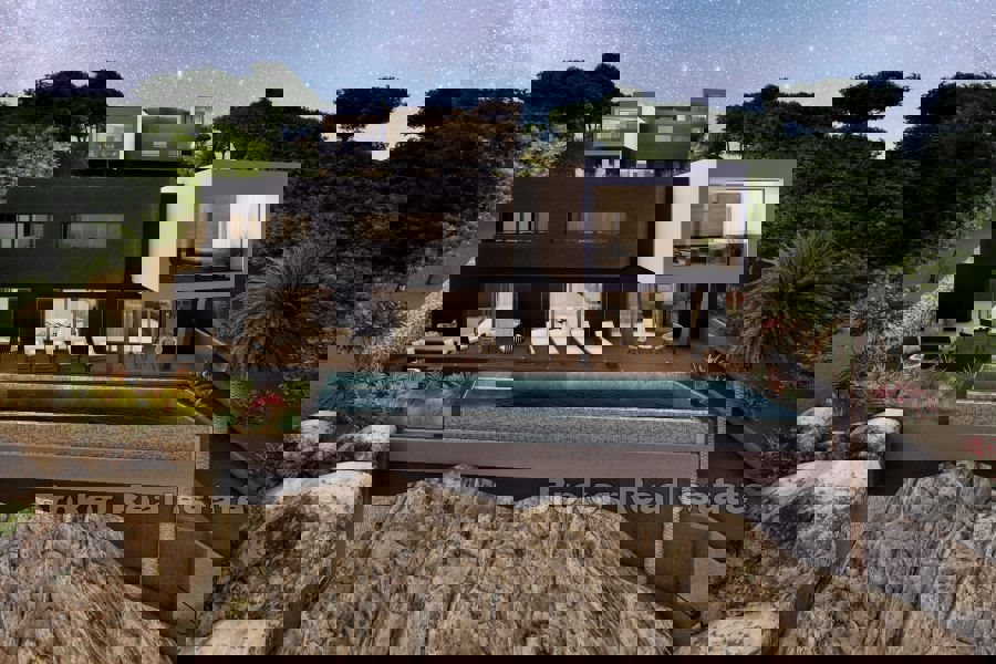 Una villa moderna con vista panoramica sul mare