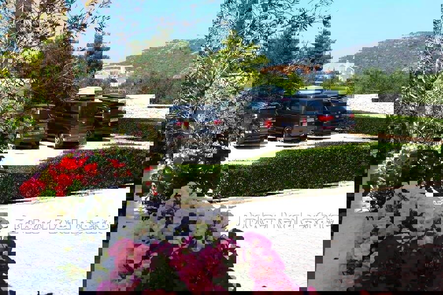 Palazzina con vista mare, in vendita