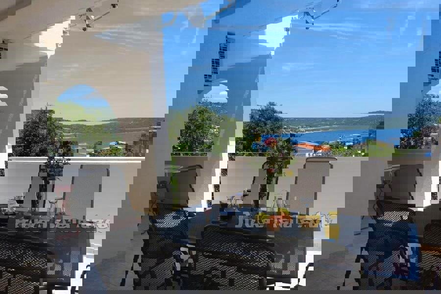 Palazzina con vista mare, in vendita