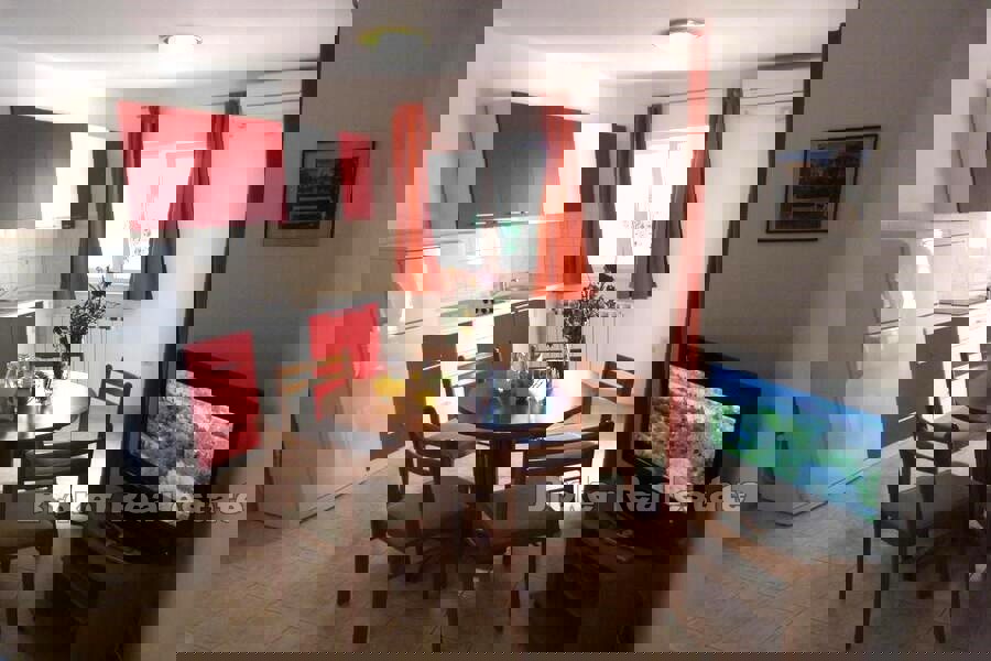 Palazzina con vista mare, in vendita