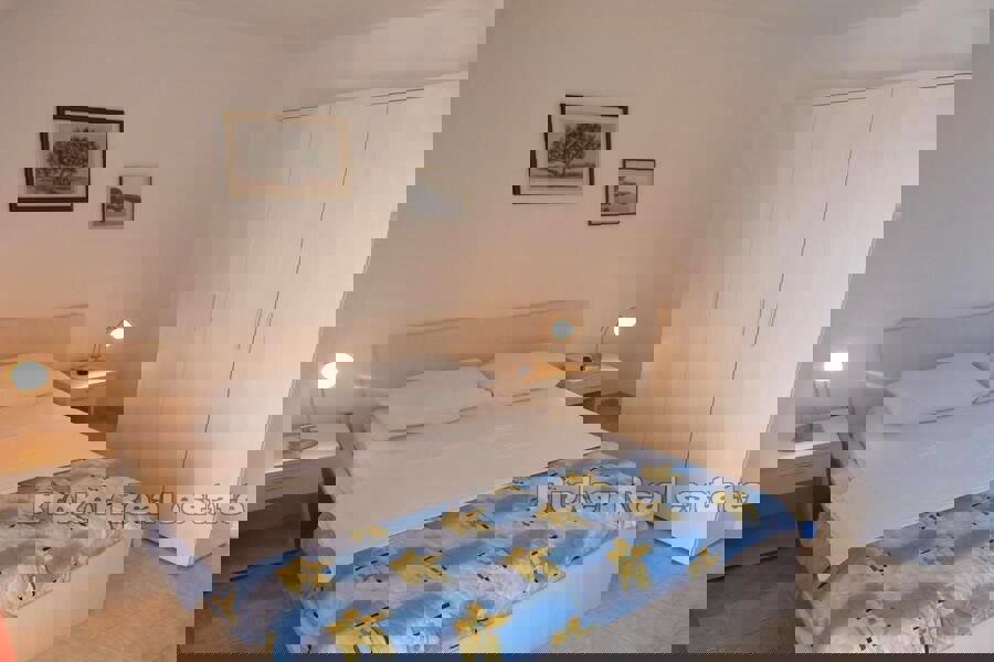 Palazzina con vista mare, in vendita