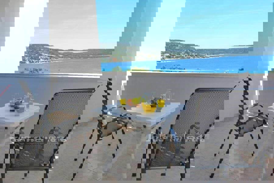 Palazzina con vista mare, in vendita