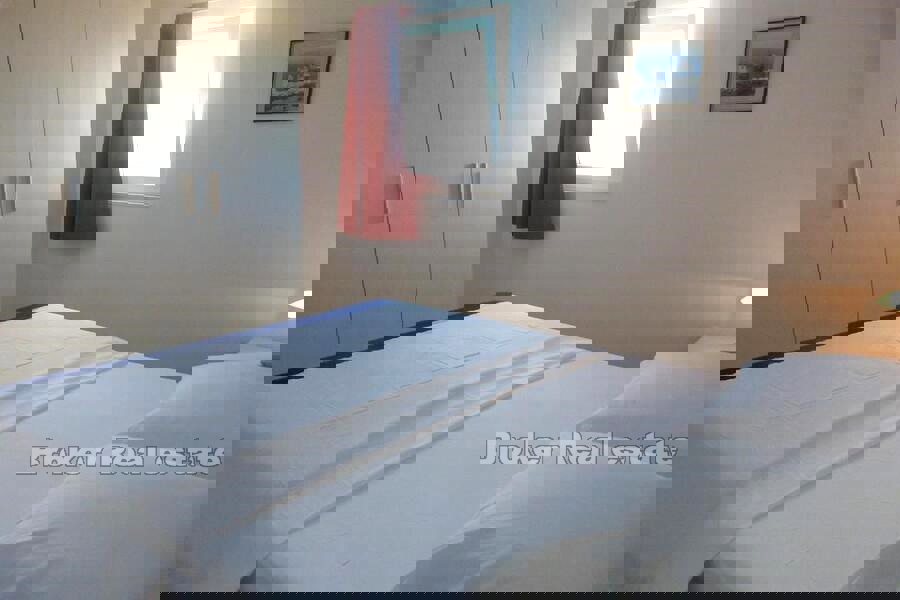 Palazzina con vista mare, in vendita