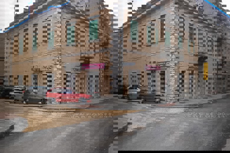 Grande casa su 500 m2, in vendita
