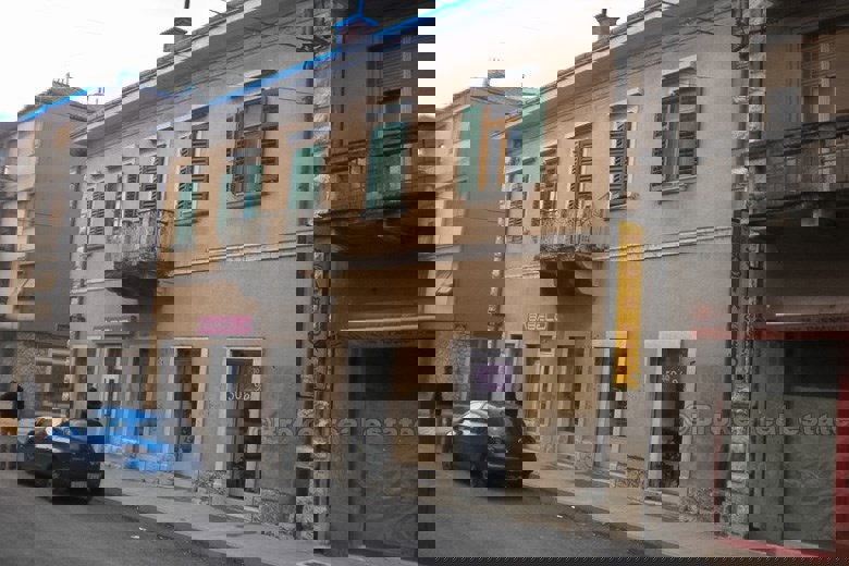Grande casa su 500 m2, in vendita