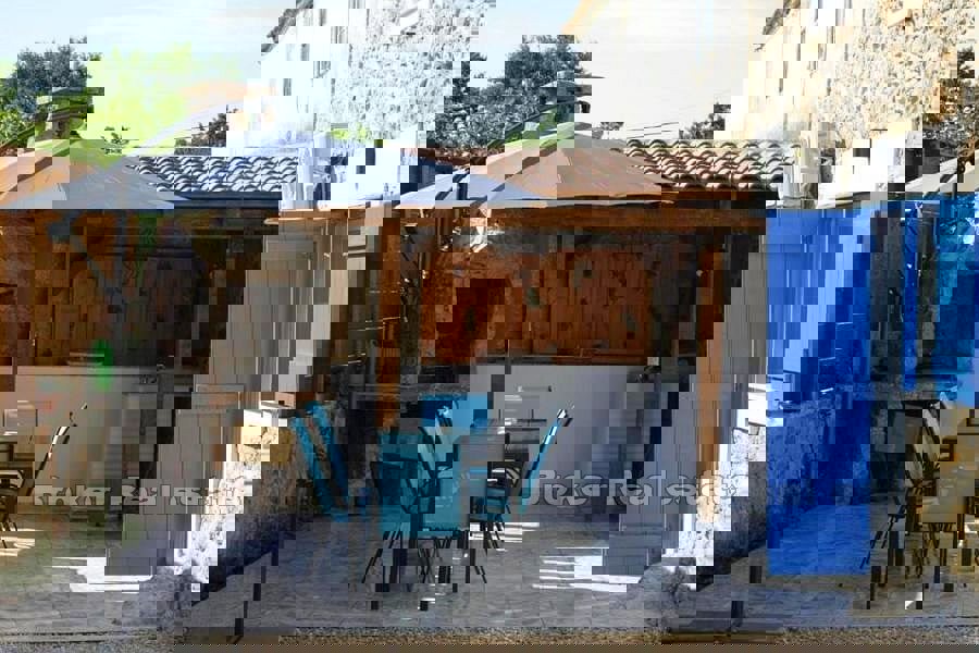 Renovirana kuća sa bazenom