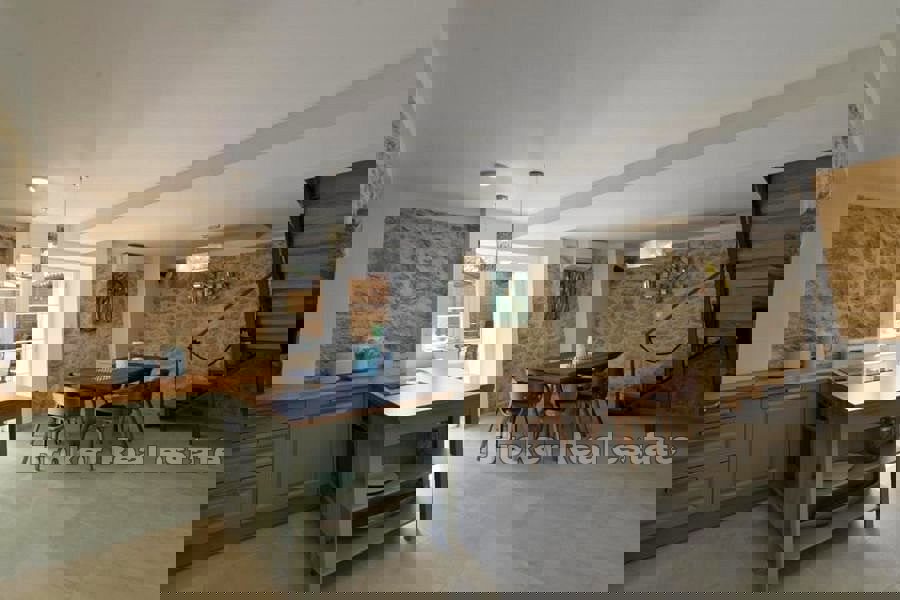 Renovirana kuća sa bazenom