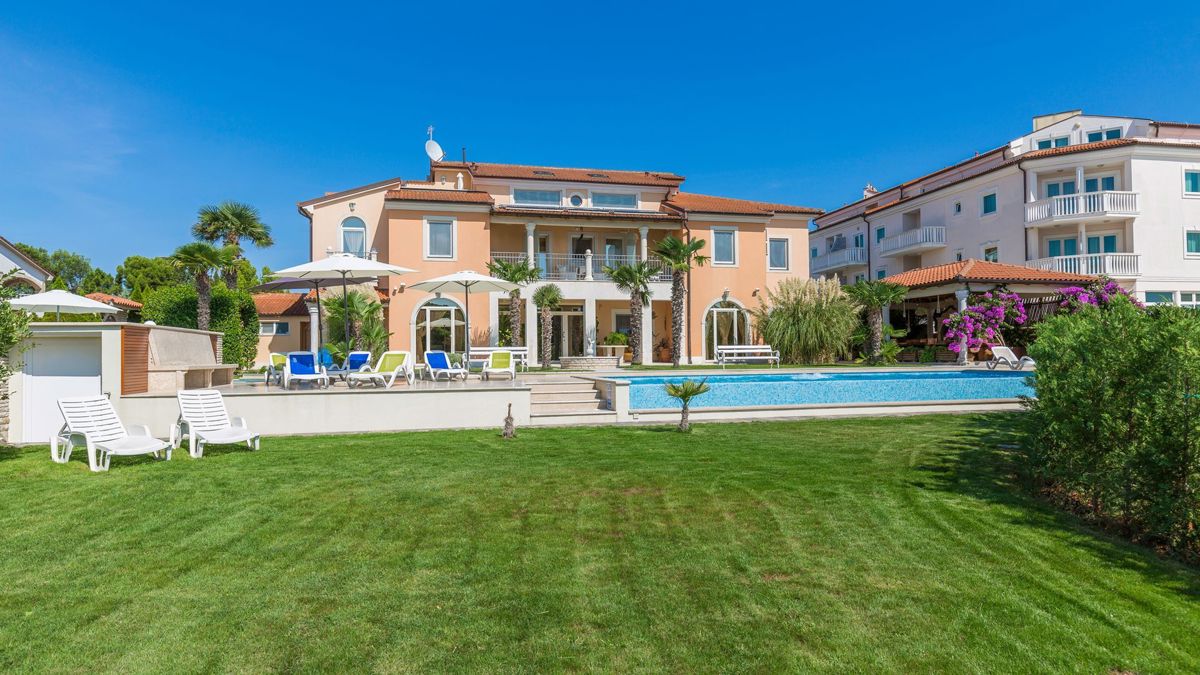 Palazzina in prima fila al mare