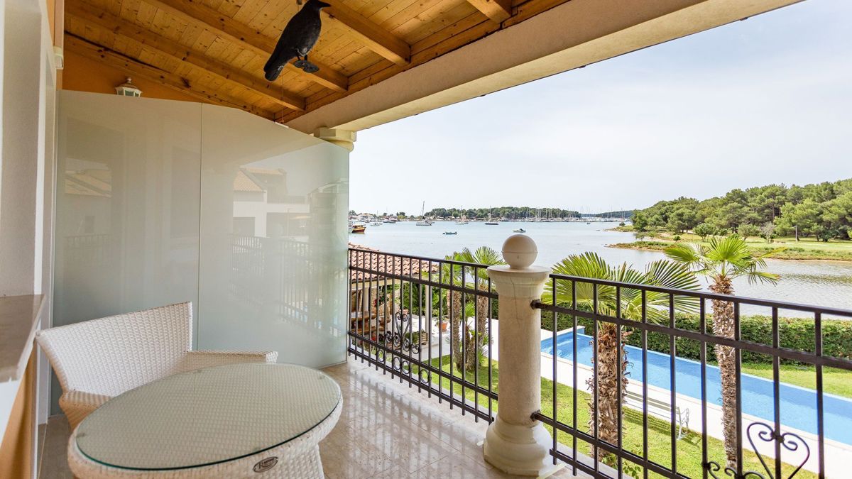 Palazzina in prima fila al mare