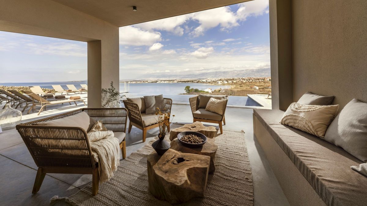 Villa con piscina e vista mare situata in una zona tranquilla