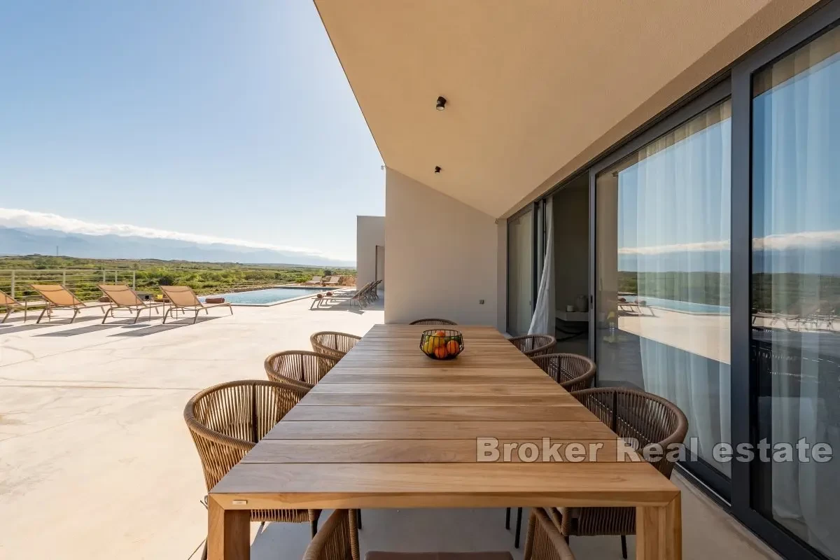 Villa con piscina e vista mare situata in una zona tranquilla