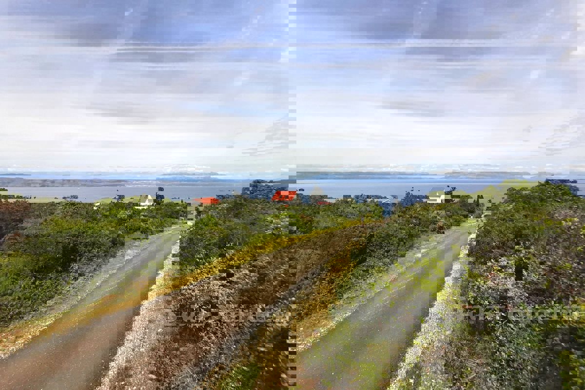 Interessante terreno edificabile con vista sul mare