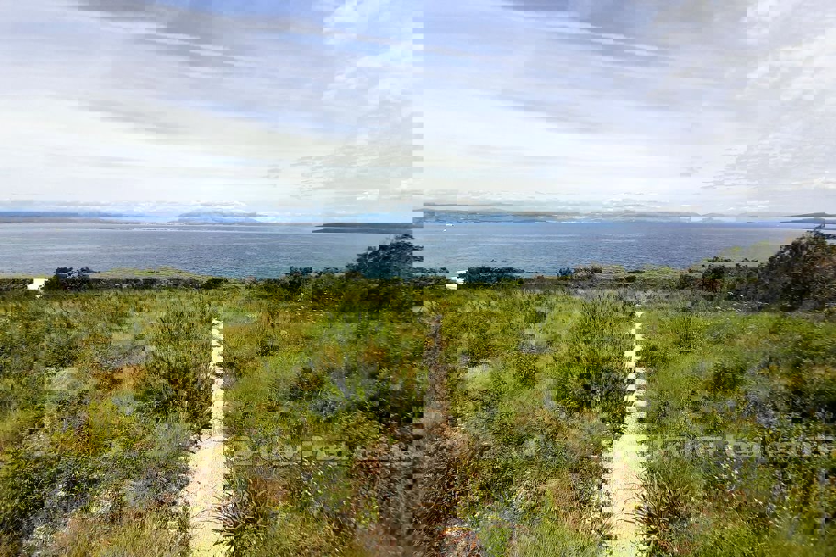 Interessante terreno edificabile con vista sul mare