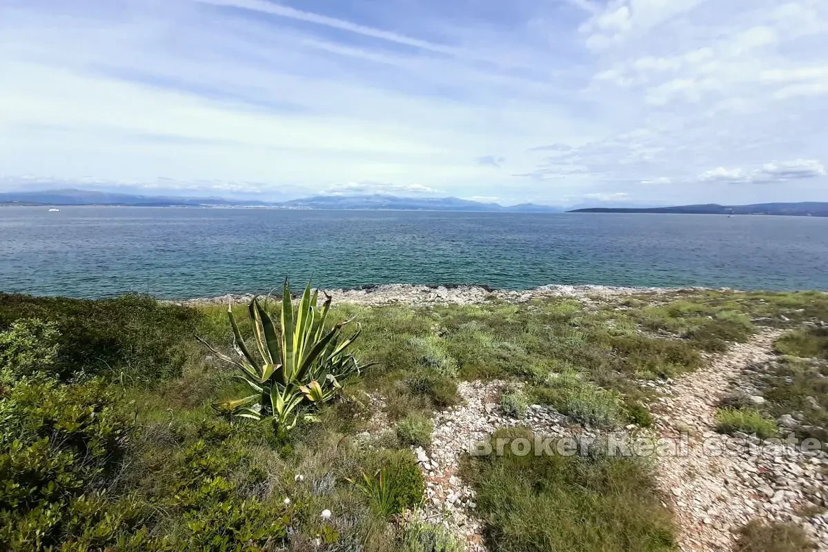 Interessante terreno edificabile con vista sul mare