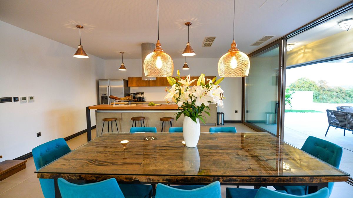 Immobile con due fabbricati residenziali e progetto per due ville