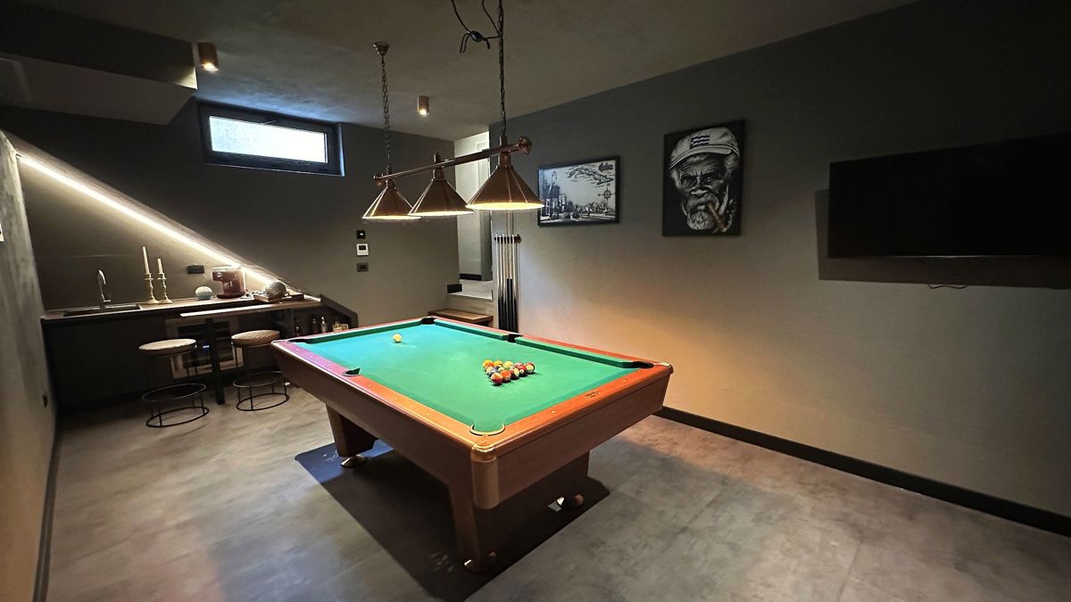 Immobile con due fabbricati residenziali e progetto per due ville