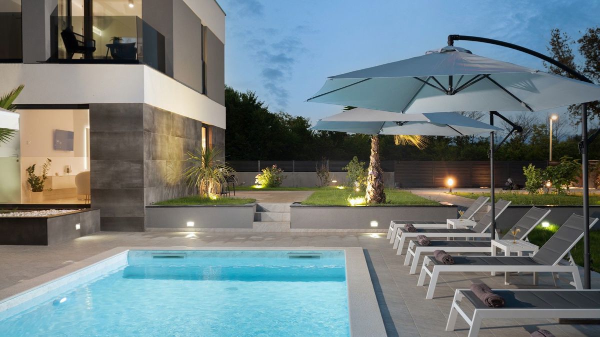 Villa di lusso di nuova costruzione con piscina