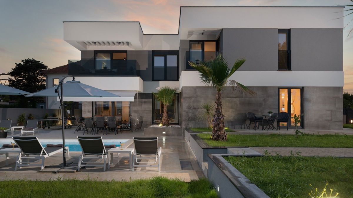 Villa di lusso di nuova costruzione con piscina