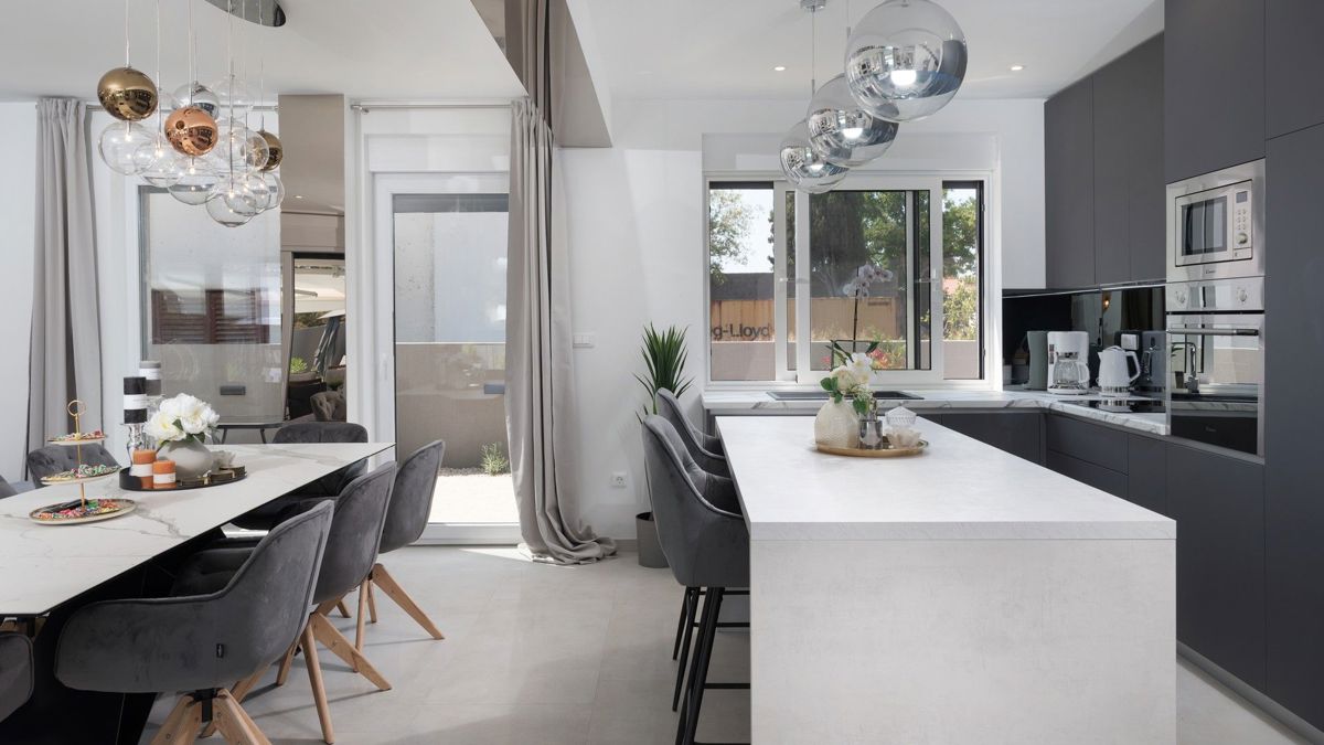 Villa di lusso di nuova costruzione con piscina