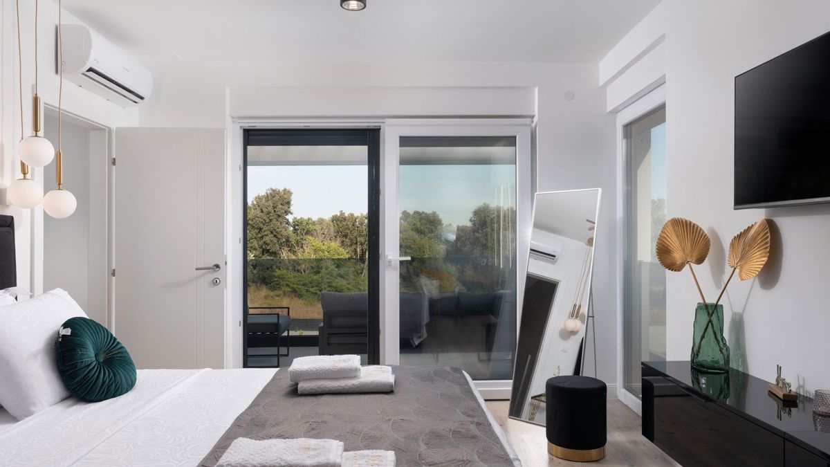 Villa di lusso di nuova costruzione con piscina