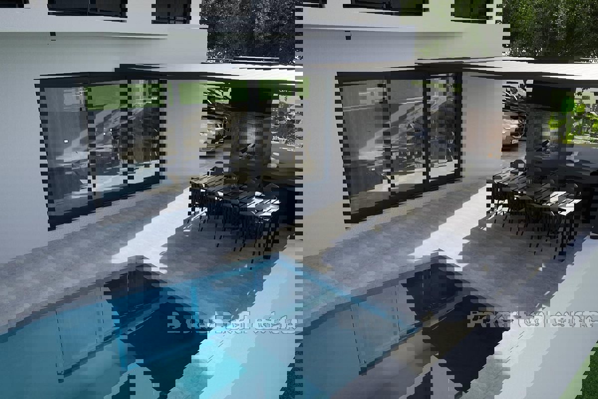 Villa in costruzione vicino al mare e alla spiaggia