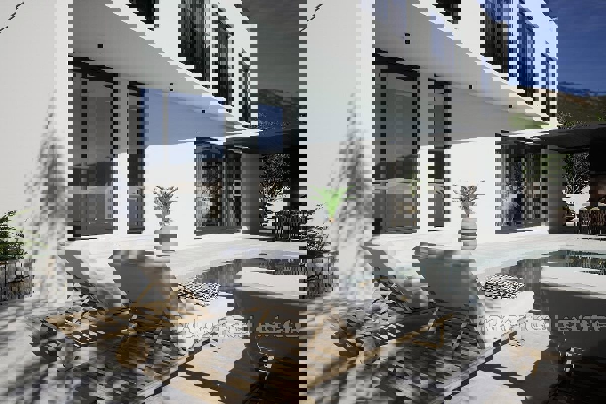 Villa in costruzione vicino al mare e alla spiaggia