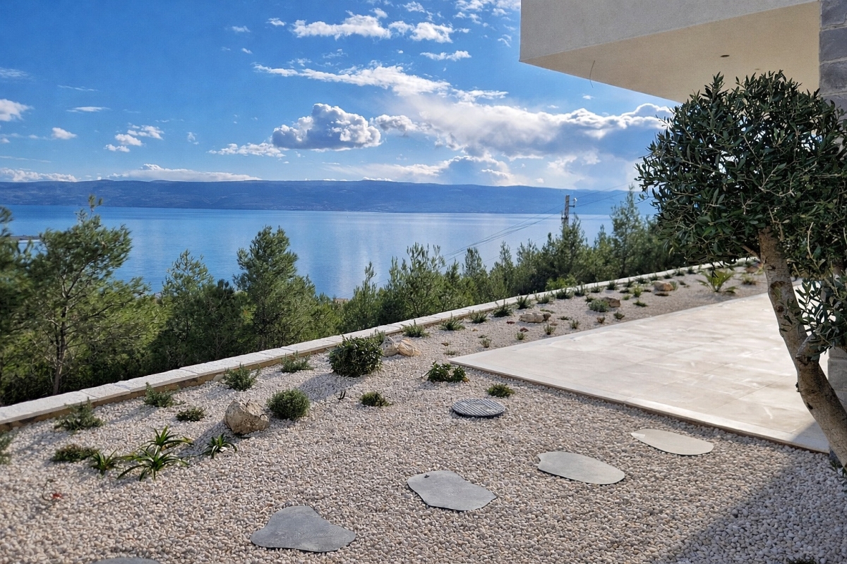 Moderna villa di recente costruzione con vista mare
