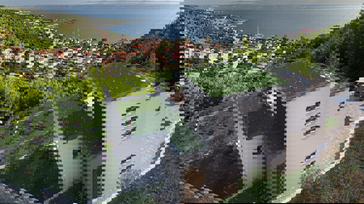 Moderna villa di recente costruzione con vista mare