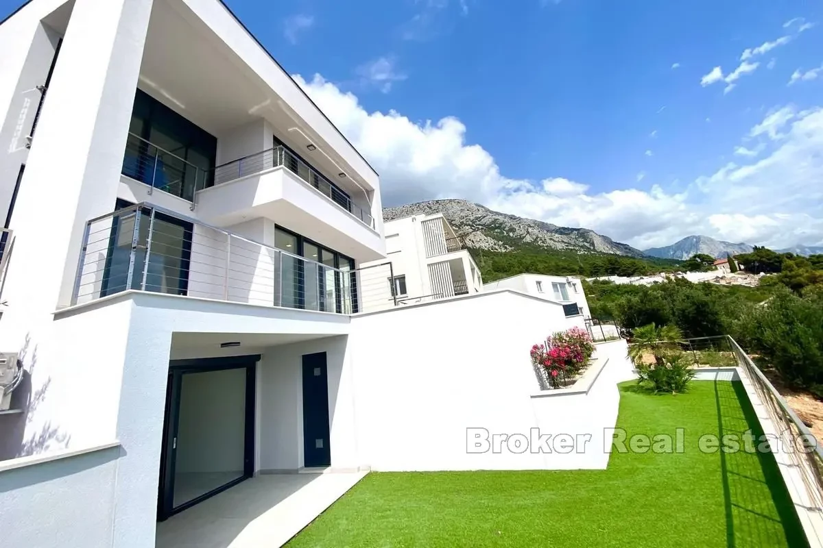 Villa con piscina e vista panoramica sul mare