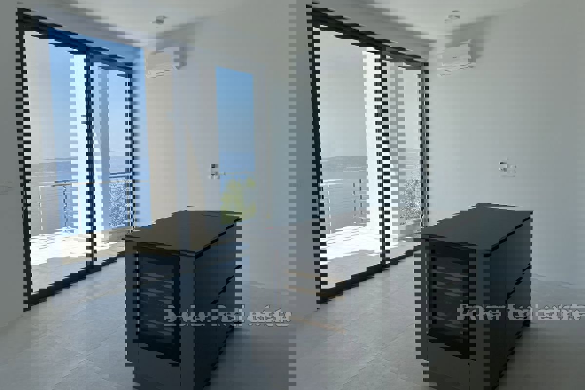 Villa con piscina e vista panoramica sul mare